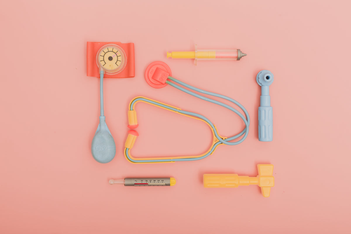 CHILDREN'S TOYS THAT ARE FROM A DOCTOR PLAY KIT 